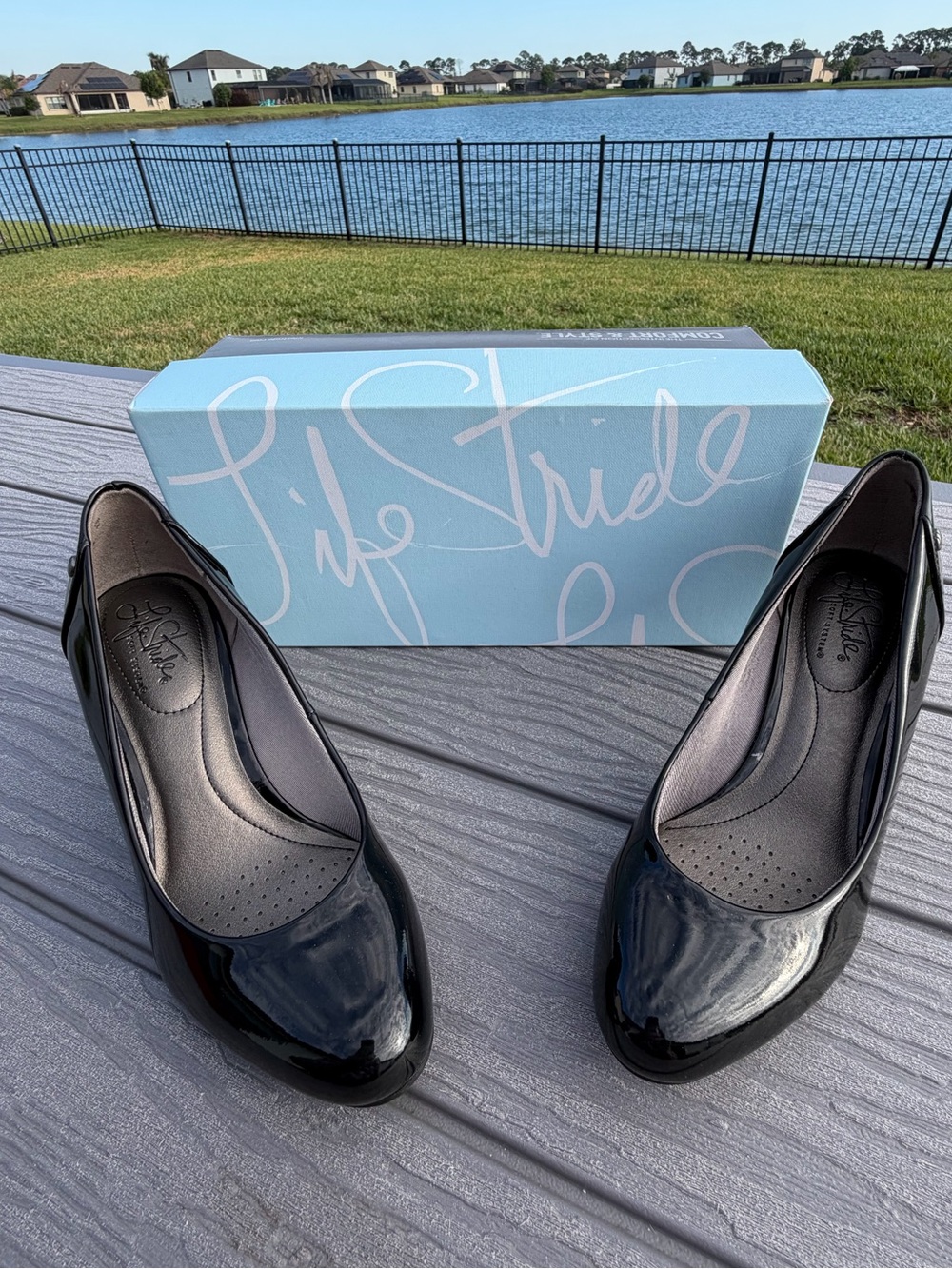 LIFE STRIDE LIVELY WOMEN'S BLACK PATENT ROUND-TOE HEELS